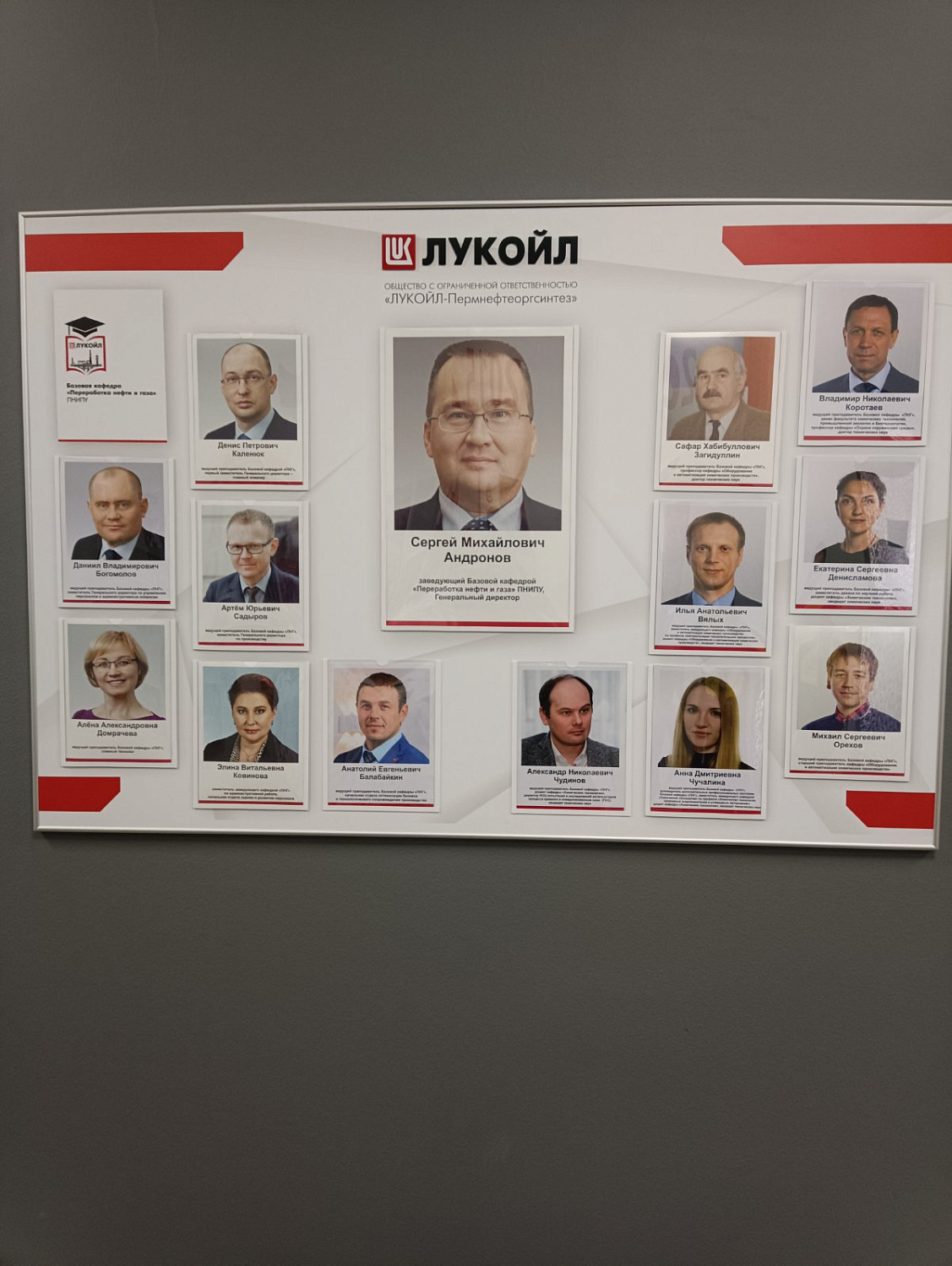 Вывески, стеллы